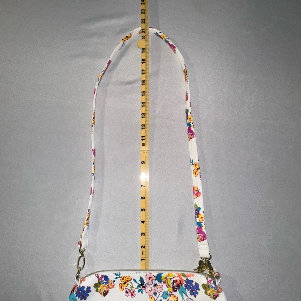 Betsey Johnson • Beautiful White Floral Crossbody Purse Shoulder Purse Heart - Picture 11 of 12